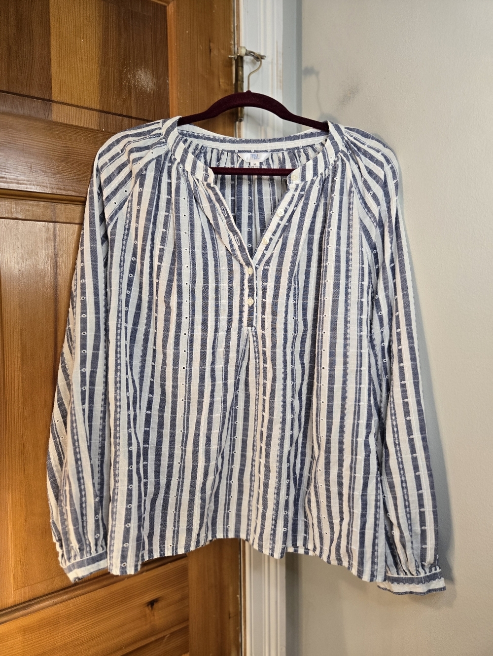 Time and Tru Eyelet Blue and White Striped Peasant Top Sz XL